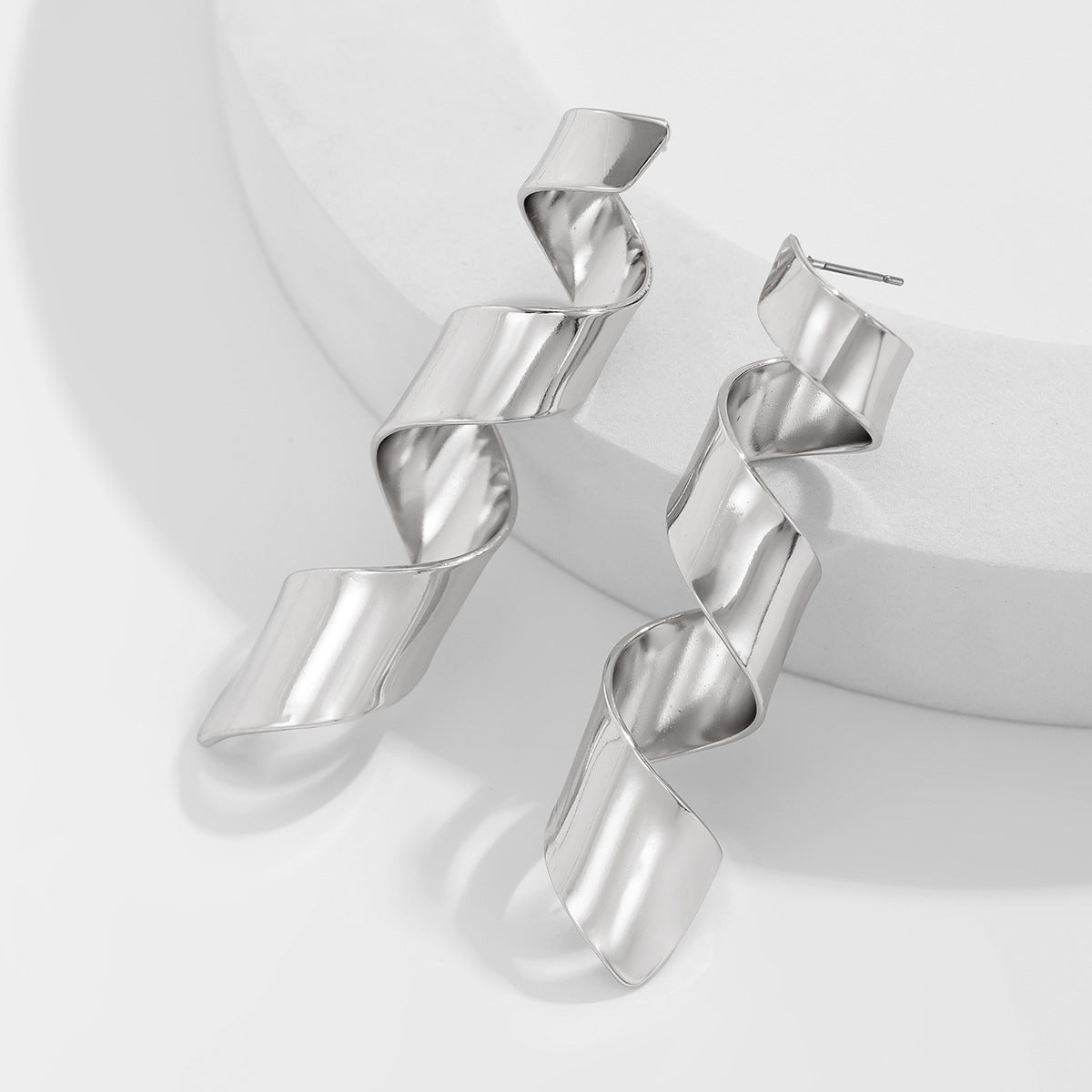 Minimalist and niche spiral patterned conch earrings