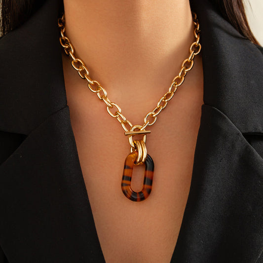 Fashionable irregular leopard print buckle necklace set with high-end geometric acrylic collarbone chain